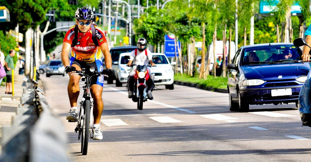 Grupo de ciclistas da capital promove campanha de conscientização por