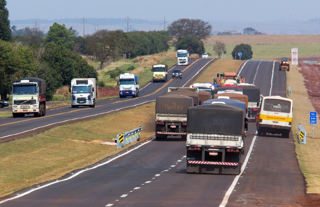 At Mil Ve Culos Devem Passar Pela Br No Feriado Da Proclama O