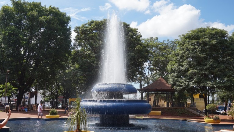 Sem evolução, Praça Ary Coelho é hoje um simples corredor para pessoas apressadas no dia a dia