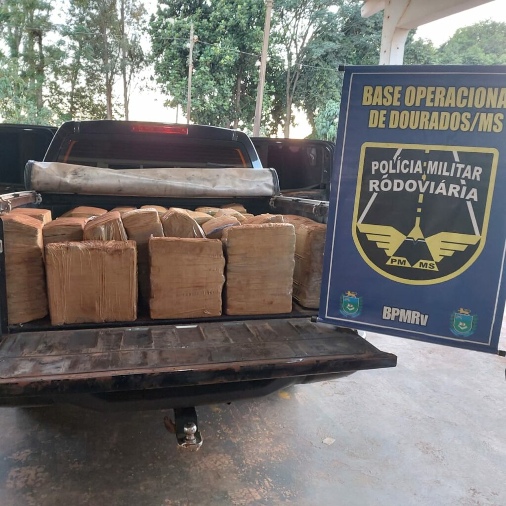 Nova carga com mais de 1 ton de drogas é aprendida e em camionete roubada