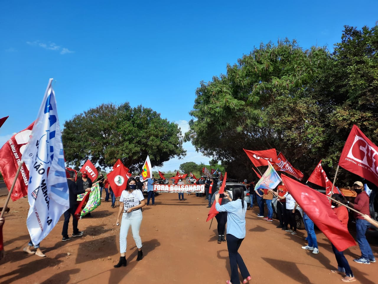 Segurança joga gás lacrimogênio em protesto contra ...