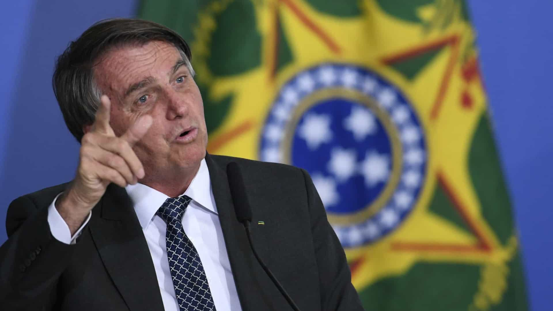 Bolsonaro ataca Lula e diz que resiste à ditadura de outros Poderes