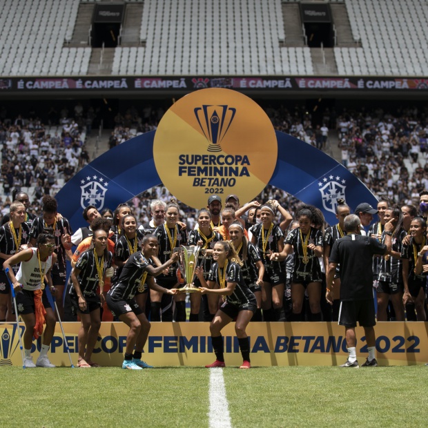 Corinthians vence Grêmio com gol aos 48 e conquista Supercopa