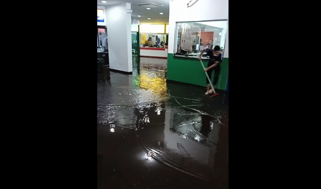 Chuva forte atinge Dourados e alaga túnel de acesso ao Parque das Nações