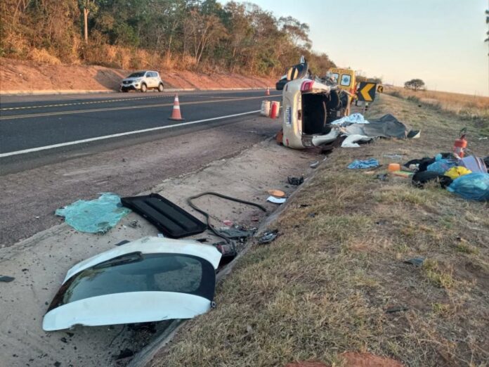 Acidente Na Br 163 Entre Carro E Carreta Mata Duas Pessoas E Deixa Outras Duas Feridas 