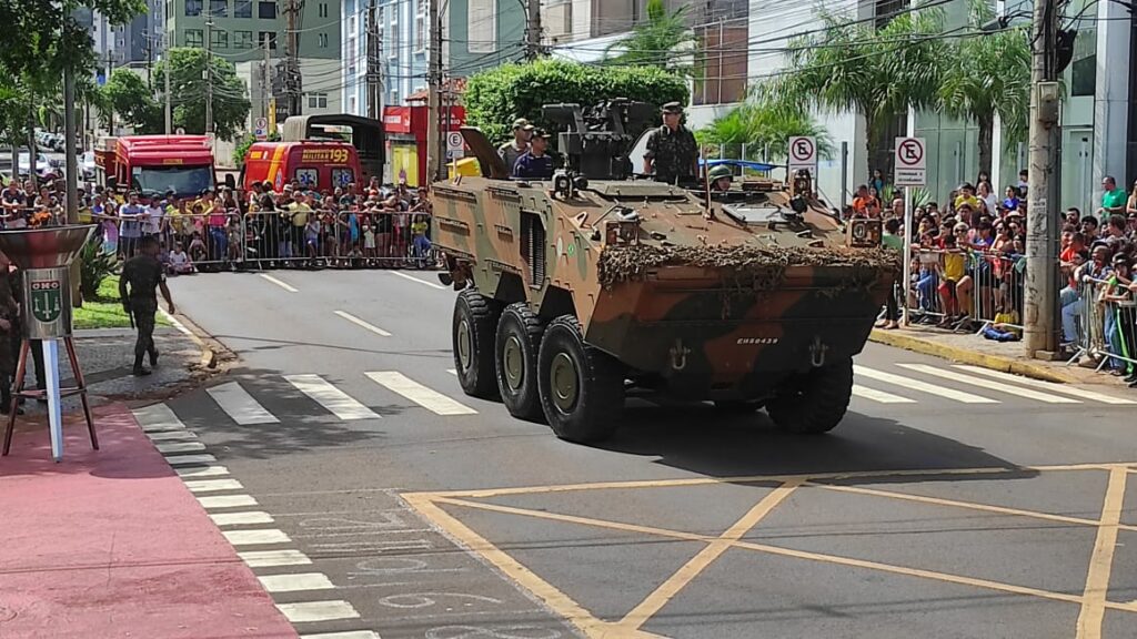 Desfile cívico-militar movimenta o centro de Campo Grande e celebra aniversário da Independência do Brasil