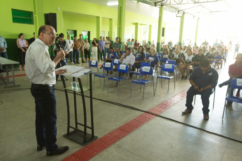 "Trabalhar em um ambiente escolar não é apenas um componente salarial, é preciso ter amor", afirma Barbosinha