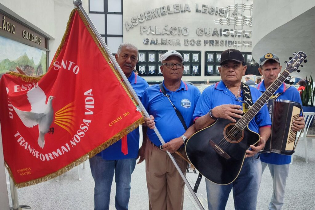 ALEMS realiza ação de graças às festividades do Divino Espírito Santo  