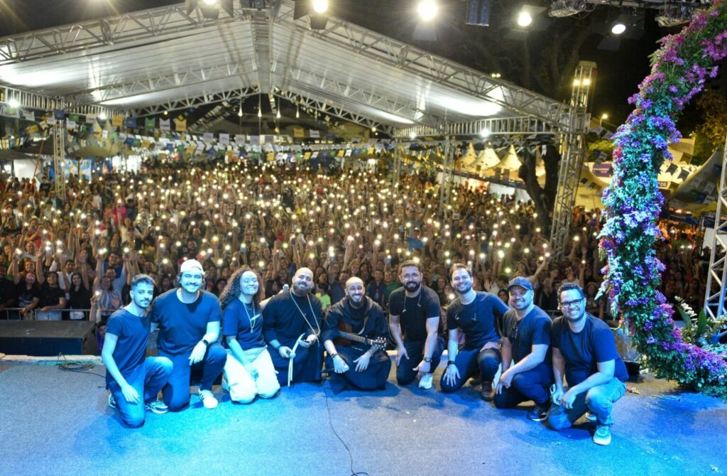 Dia padroeiro: missa à Santo Antônio reúne 5 mil fieis na Praça do Rádio da Capital