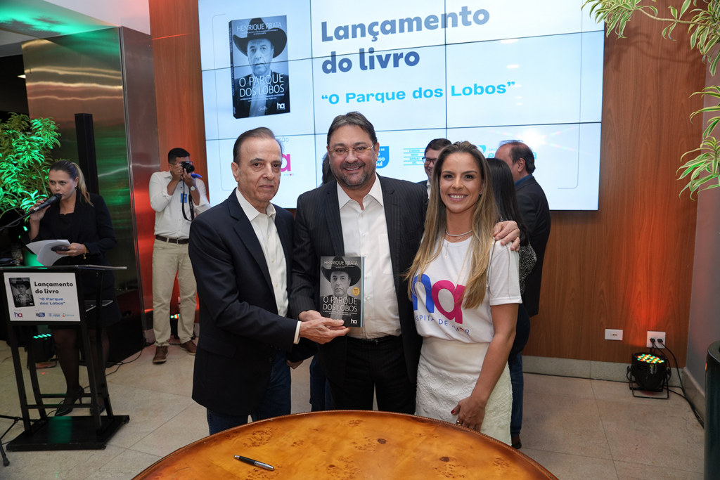 Fiems recebeu lançamento do livro 'O Parque dos Lobos' de Henrique Prata