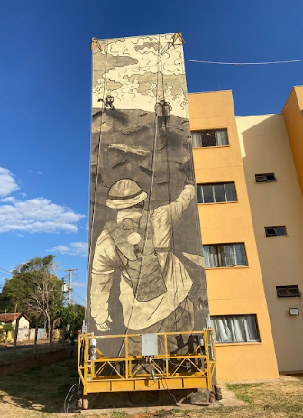 Em meio à recordes de queimadas, Capital ganha mural feito de cinzas transformadas em tintas 