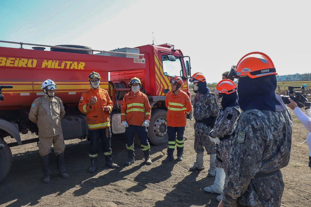 Em conjunto, Bombeiros de MS e Força Nacional trabalham para combater focos no Pantanal