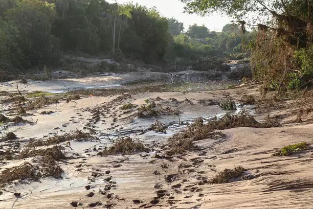 Afetados pelo rompimento da barragem, moradores esperam por respostas, ressarcimentos e reparos