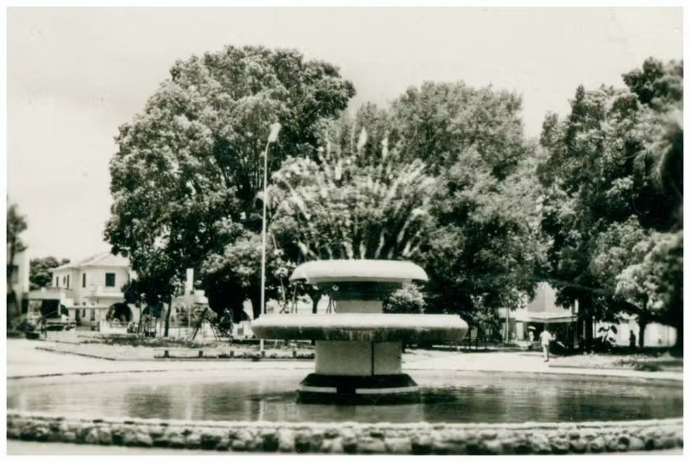 Sem evolução, Praça Ary Coelho é hoje um simples corredor para pessoas apressadas no dia a dia