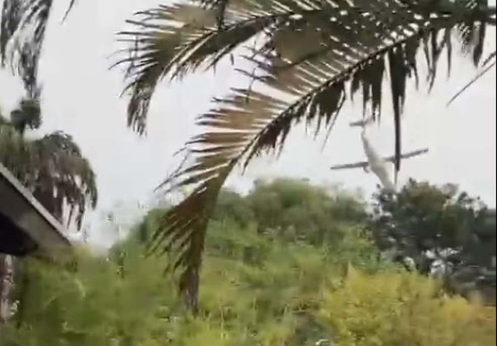 Avião de médio porte da Voepass cai em Vinhedo, no interior de SP