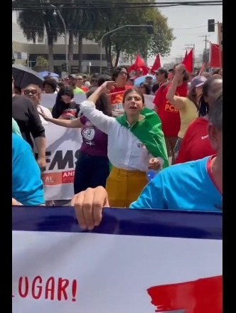 Candidatos a prefeito(a) de Campo Grande aproveitam desfile da Independência para cumprimentar eleitores