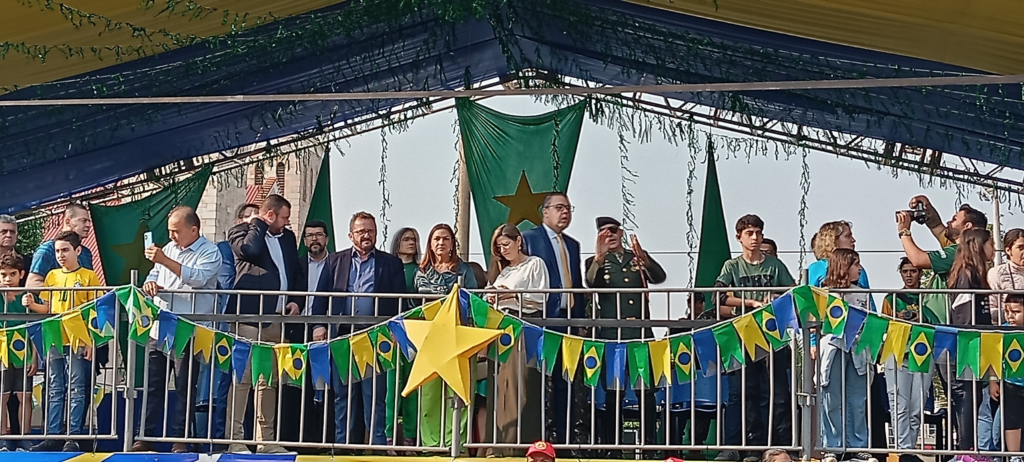 Em Dourados, 25 mil pessoas prestigiaram o desfile cívico-militar da Independência