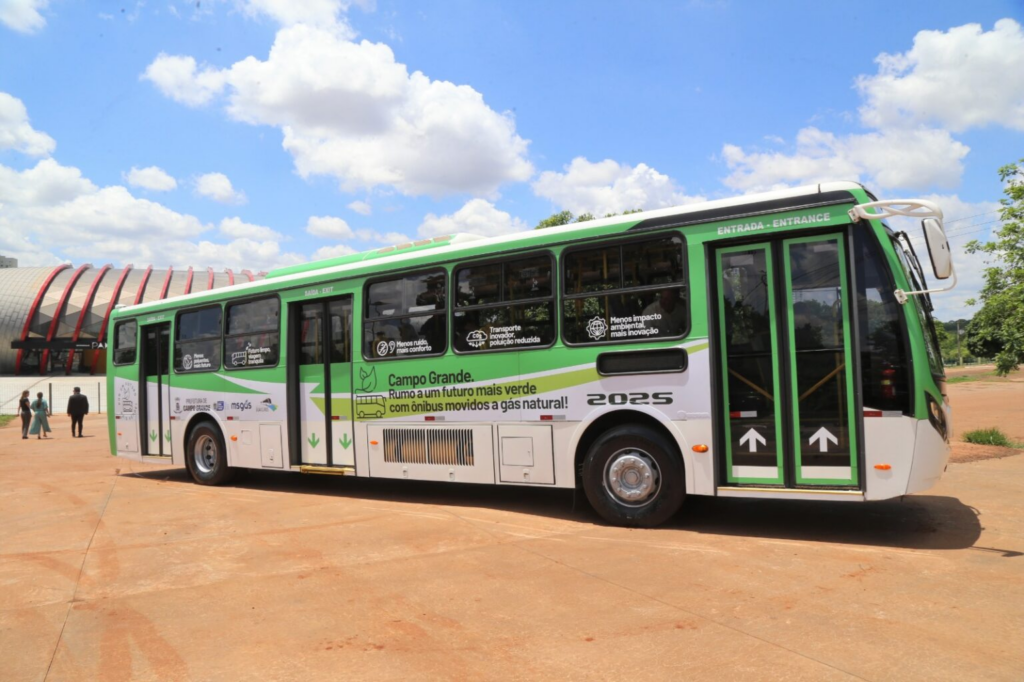 Ônibus movido a gás natural vai começar a circular em fase de testes no trânsito de Campo Grande