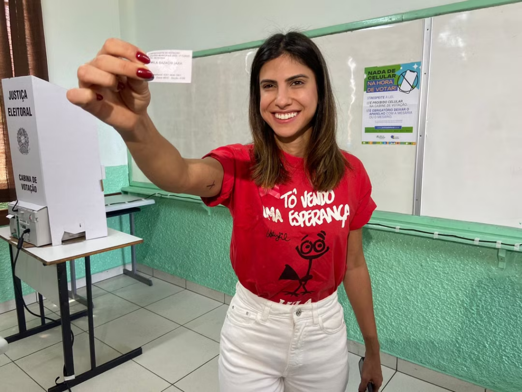 Beto Pereira vota em universidade particular de Campo Grande