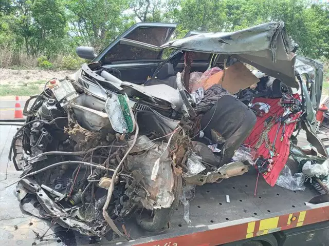 Vídeo: motorista morre ao bater veículo de frente contra carreta na BR-163