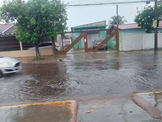 Chuva de 42 mm provoca um caos em Campo Grande logo nas primeiras horas desta quinta-feira