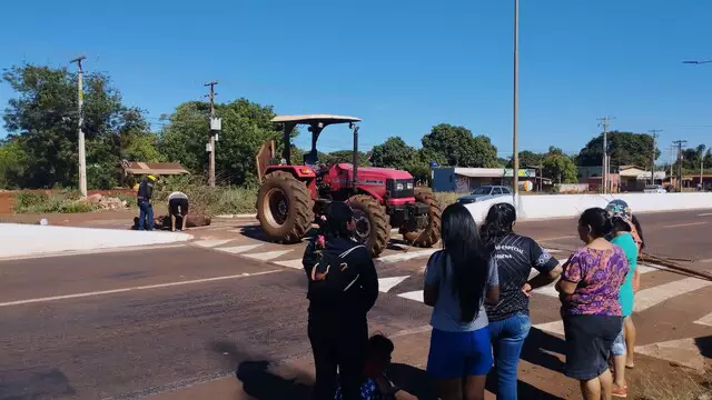 MST e indígenas bloqueiam o trânsito de rodovias em Mato Grosso do Sul