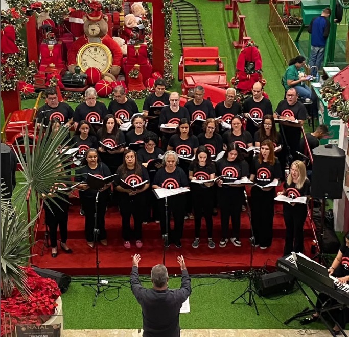 Parada Natalina vai encantar e alegrar quem estiver na Rua 14 de Julho nesta terça-feira