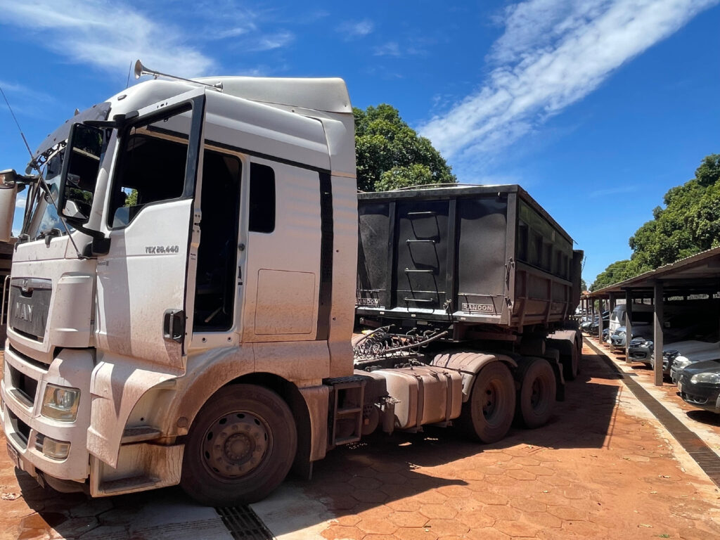 PF prende caminhoneiro ao apreender quase 400 kg de droga em rodovia de CG