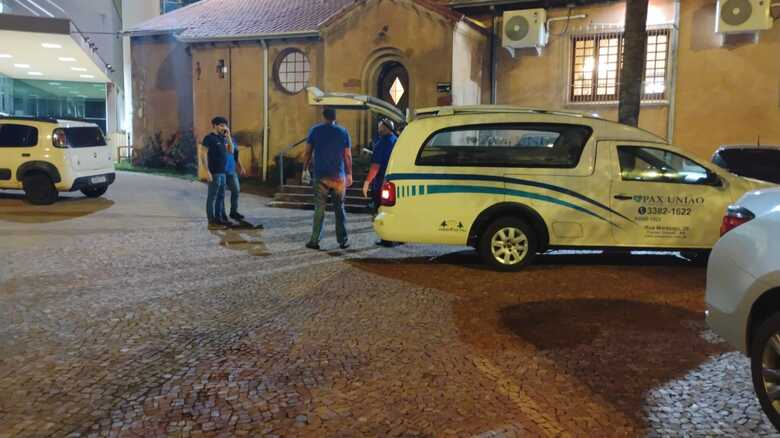 Morador de rua é esfaqueado e morre em escadaria da igreja Perpétuo Socorro