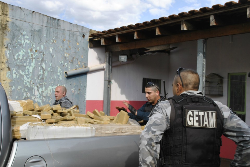 Polícia fecha depósito de drogas em Dourados