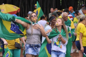 Adesão cresce no Jardim dos Estados e protesto atinge 32 mil pessoas