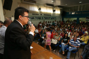 Em abril deste ano, prefeito acatou reajuste aos professores da rede municipal (Foto: Marcelo Victor/Arquivo)