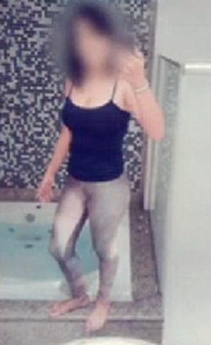 A fotografia postada no Facebook mostra a adolescente na suíte do motel
Reprodução/ TV Record
