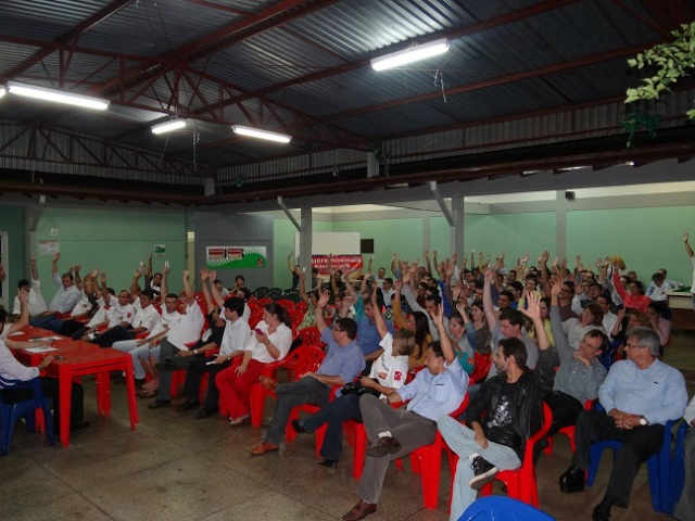 Assembleia rejeitou proposta de patrões e bancários definiram greve geral (Foto: Divulgação)