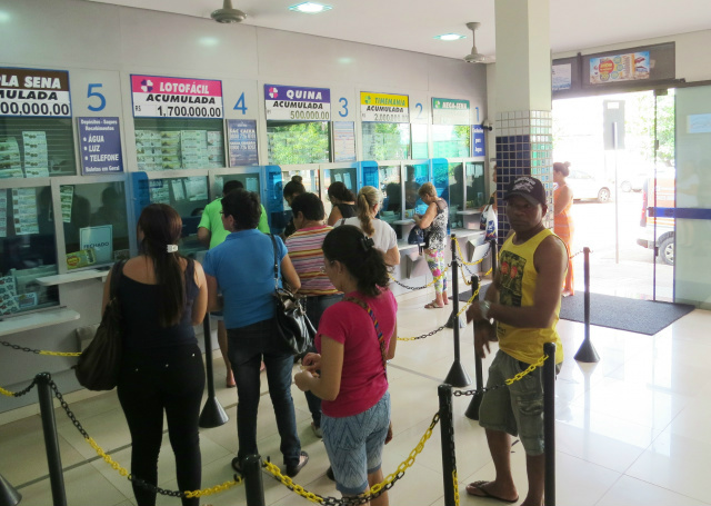 Lotéricas não tiveram filas imensas no primeiro dia da greve dos bancos (Foto: Rodrigo Bossolani)