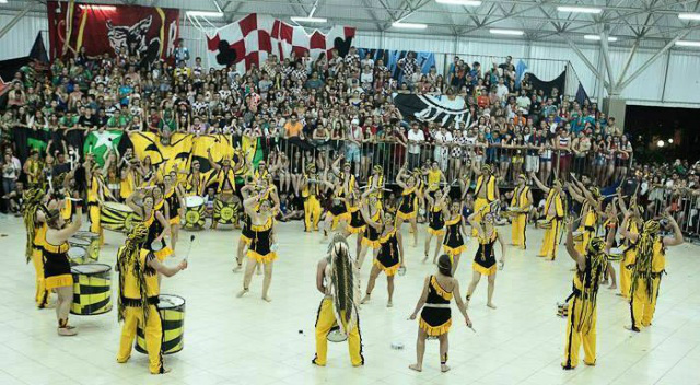 Bateria 'Embolia', da Atlética de Medicina da UFGD é bicampeã do Intermed-CO, que reúne acadêmicos de medicina para várias disputas esportivas e competição de baterias; evento acontece durante quatro dias (Foto: Divulgação)