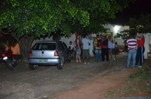 No dia do crime, familiares estavam muito abalados pois o idoso não tinha inimigos. (Foto: Vanessa Tamires)