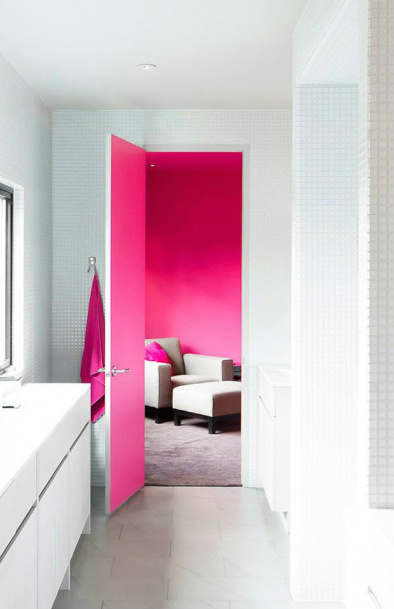 Décor do dia: surpresa rosa shock na sala