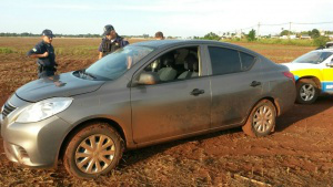 Veículo foi encontrado por guardas municipais - Foto: Osvaldo Duarte