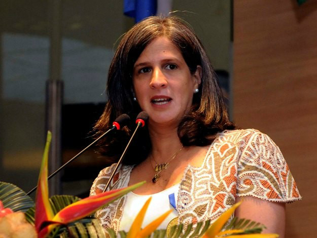 Renata Campos durante homenagem, câmara municipal de Recife em 24/11/2011
Foto: Divulgação