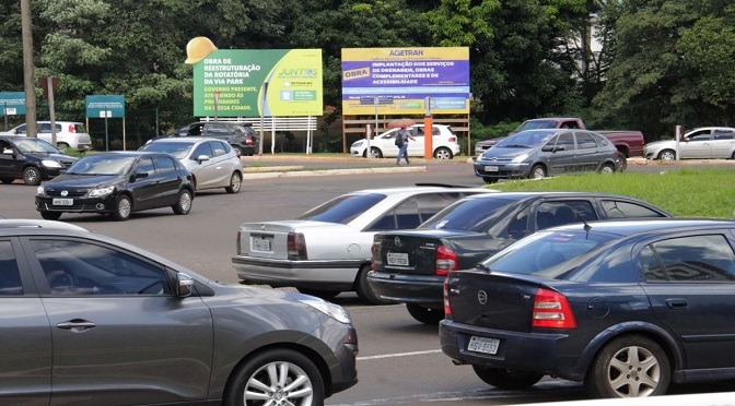 Último dia para quitar licenciamento de veículos com placas final 6