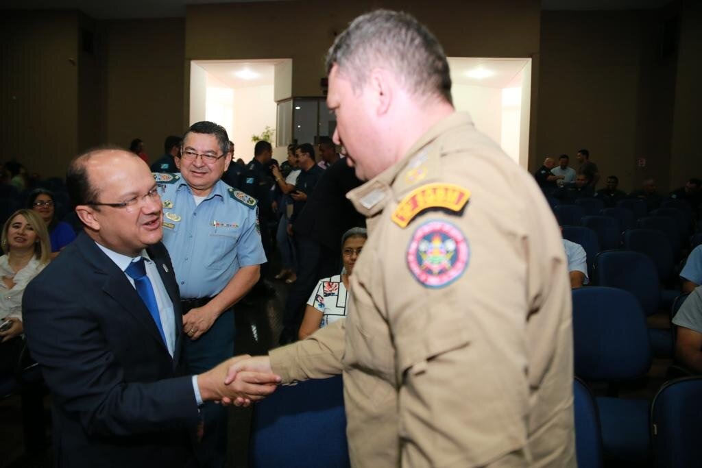 Barbosinha contribui para prorrogar validade do exame médico dos concursos da PM e Bombeiros