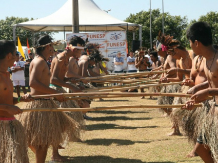 Jogos reúnem as comunidades indígenas em competições esportivas e também jogos tipicamente indígenas. 
(Foto: Divulgação)